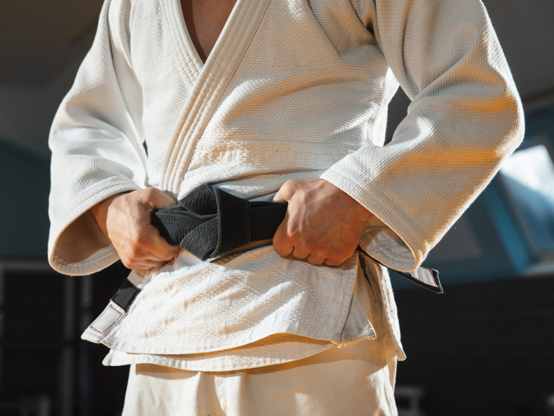 Outro valor central do Jiu-Jítsu é a humildade. Todos vestem o mesmo kimono e estão sujeitos a aprender e a errar.